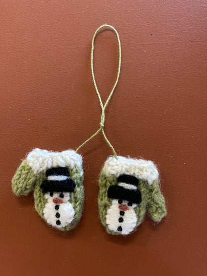 Mittens snowmen green
