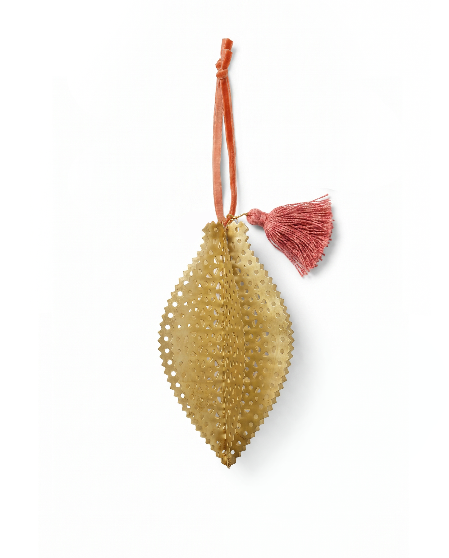 Perforated Leaf Ornament NAW1518