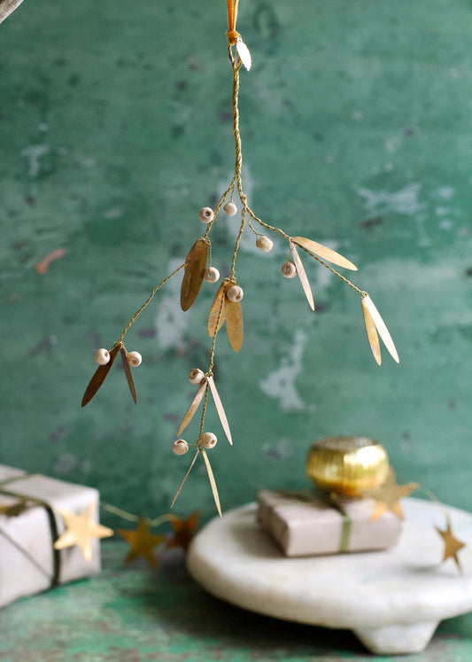 Branch with wooden bead TI1206