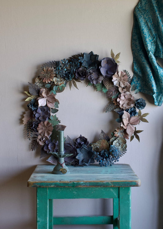 Couronne de feuilles et de fleurs MA3001