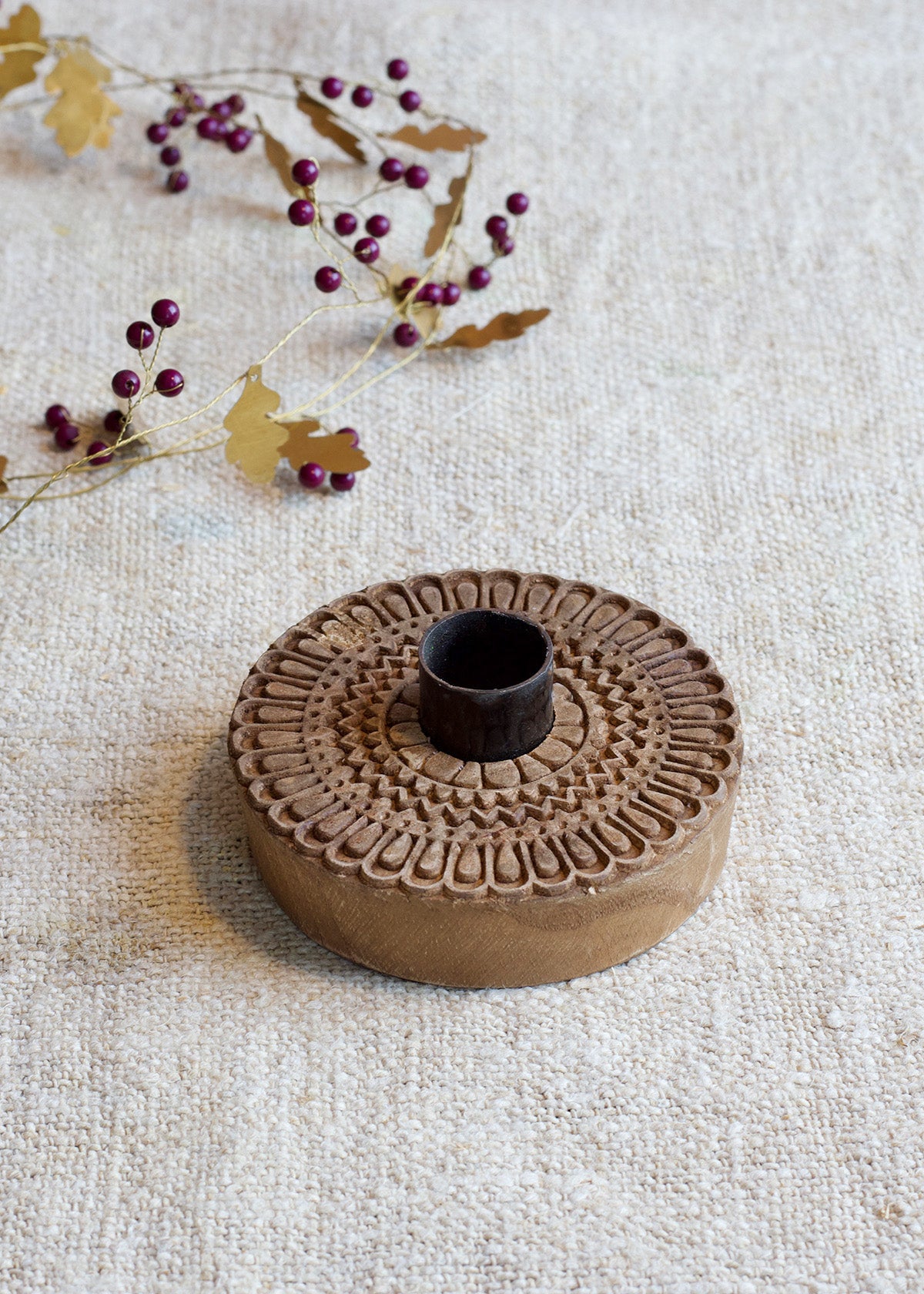 Candle holder round wood