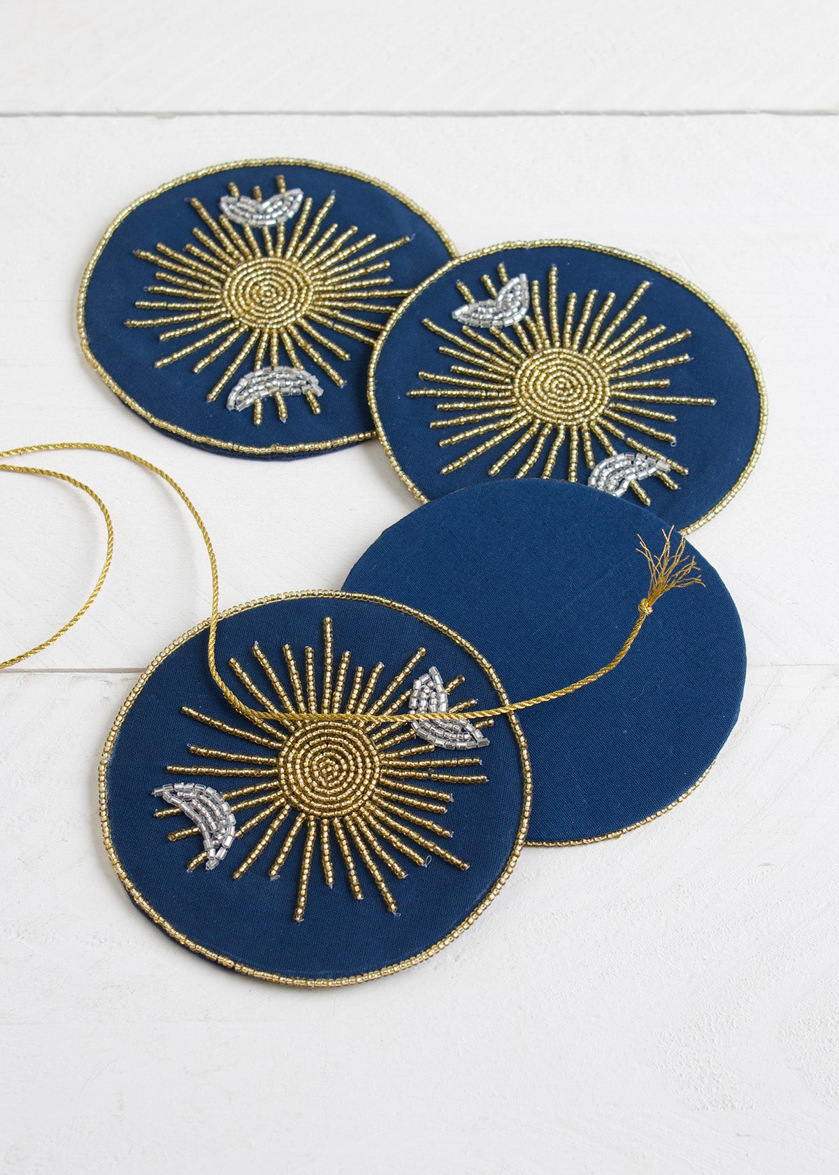 Sun beaded coaster s/4 AKS005