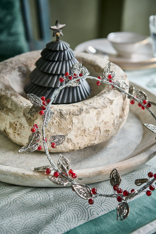 Wreath silver leaf red berries EW-4545A